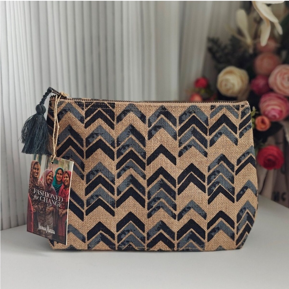 NEIMAN MARCUS FASHIONED FOR CHANGE MAKEUP BAG